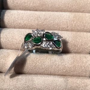 Beautiful Emerald & CZ Diamonds. Hip Design.